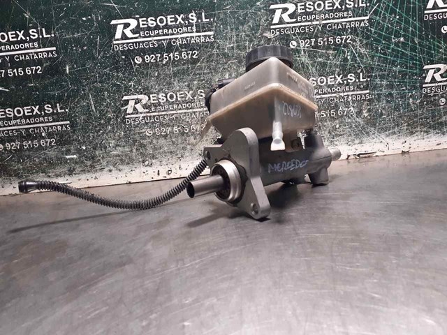 Zbiorniczek głównego cylindra hamulcowego (płynu hamulcowego) 2034300002 MERCEDES