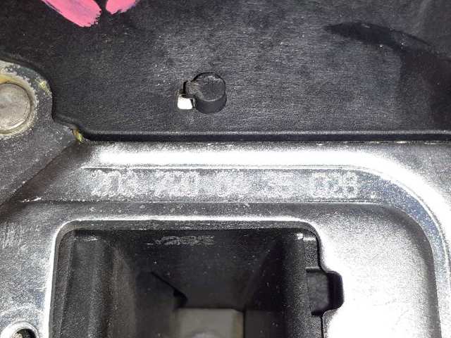 Zamek drzwi przednich prawych 2037200435 MERCEDES