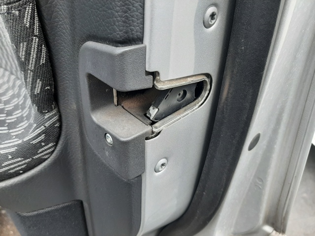 Zamek drzwi przednich prawych 2037200435 MERCEDES