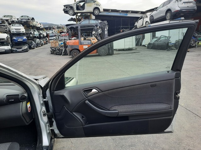 Drzwi przednie prawe 203720160564 MERCEDES