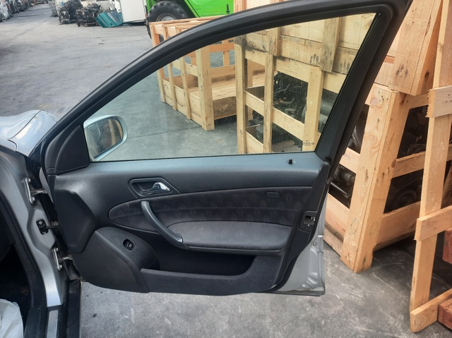 Mechanizm podnoszenia szyby drzwi przednich prawych 2037201646 MERCEDES