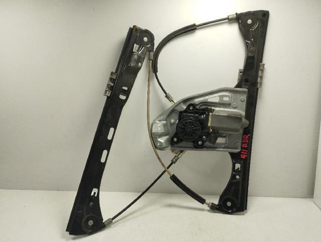 Mechanizm podnoszenia szyby drzwi przednich prawych 2037201646 MERCEDES