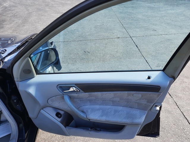 Mechanizm podnoszenia szyby drzwi przednich prawych 2037201646 MERCEDES