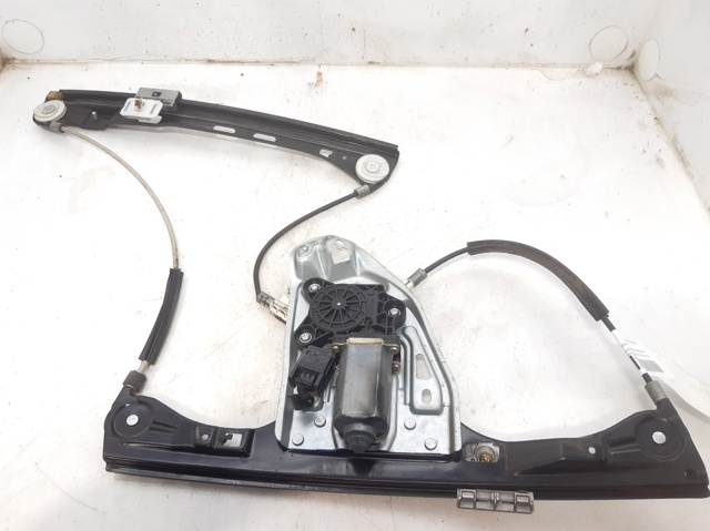 Mechanizm podnoszenia szyby drzwi przednich prawych 2037201646 MERCEDES