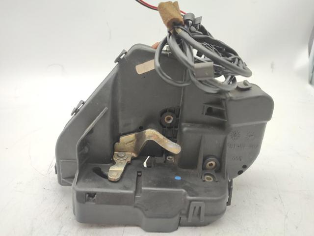 Zamek drzwi tylnych prawych 2037300235 MERCEDES