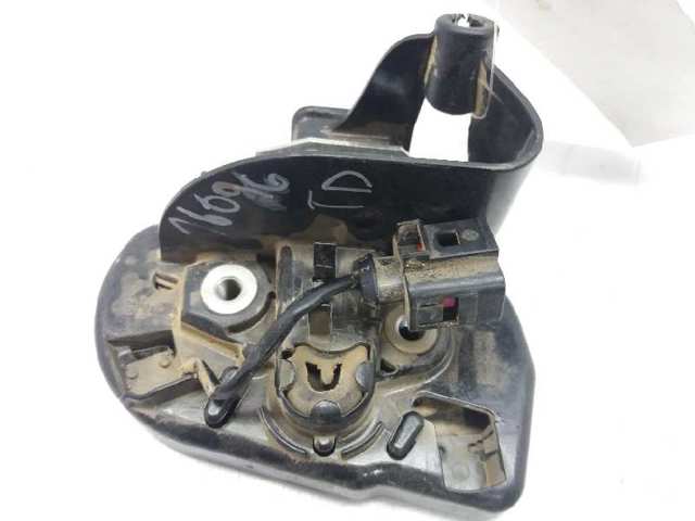 Zamek drzwi tylnych prawych 2037300235 MERCEDES