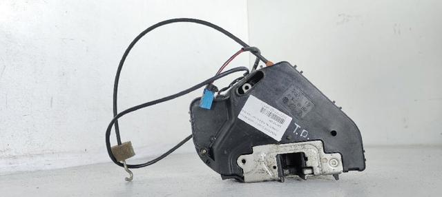 Zamek drzwi tylnych prawych 2037300235 MERCEDES