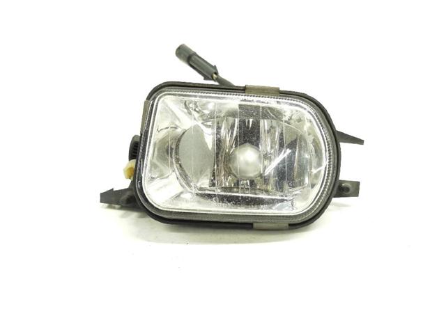 Lampa przeciwmgielna prawa 2038201256 MERCEDES