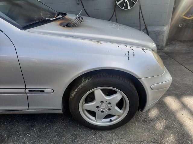 Błotnik przedni prawy 203880021867 MERCEDES