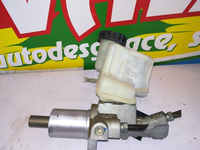 Zbiorniczek głównego cylindra hamulcowego (płynu hamulcowego) 2044300002 MERCEDES