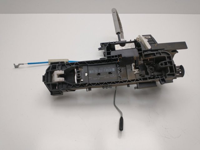 Pałąk zewnętrznej klamki drzwi prawych 2047601634 MERCEDES