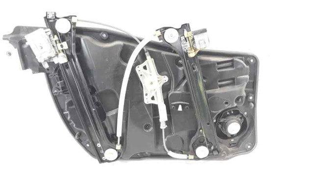 Pałąk zewnętrznej klamki drzwi prawych 2047601634 MERCEDES