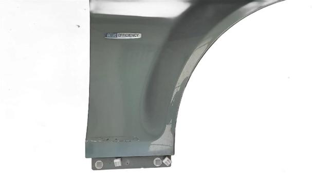 Błotnik przedni prawy 2048801418 MERCEDES