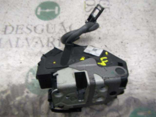 Zamek drzwi przednich prawych 2066073 FORD