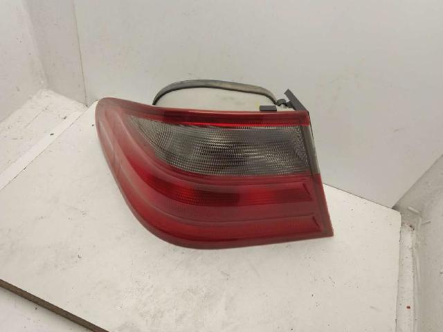 Lampa zespolona tylna lewa zewnętrzna 2088200164 MERCEDES