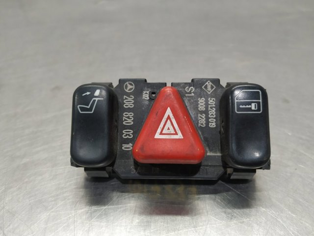 Przycisk włączania światła awaryjnego 2088200310 MERCEDES