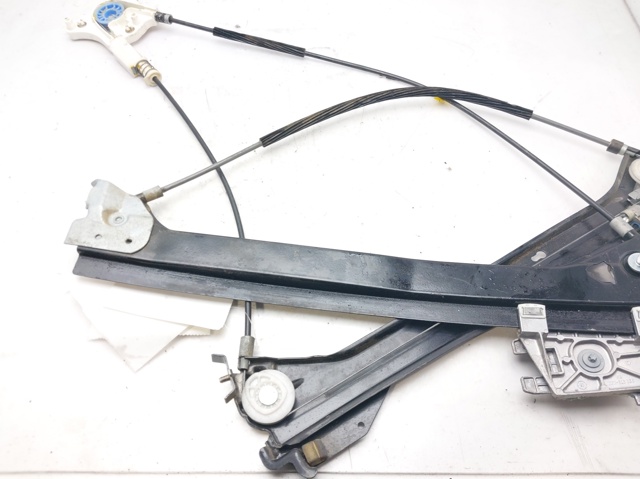 Mechanizm podnoszenia szyby drzwi przednich prawych 2097200846 MERCEDES