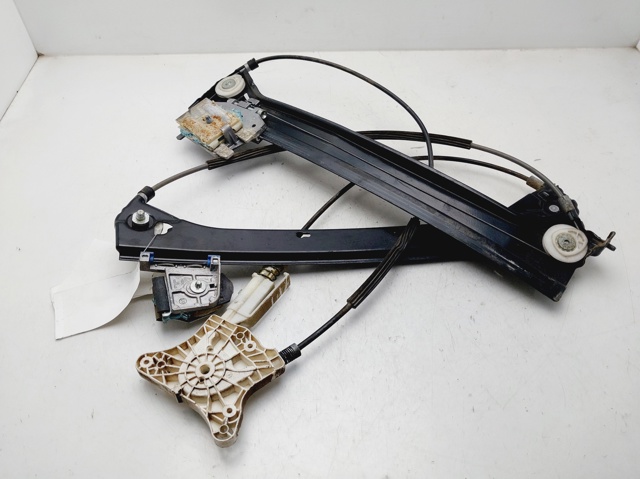 Mechanizm podnoszenia szyby drzwi przednich prawych 2097200846 MERCEDES