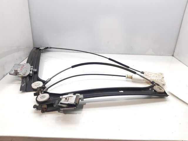 Mechanizm podnoszenia szyby drzwi przednich prawych 2097200846 MERCEDES