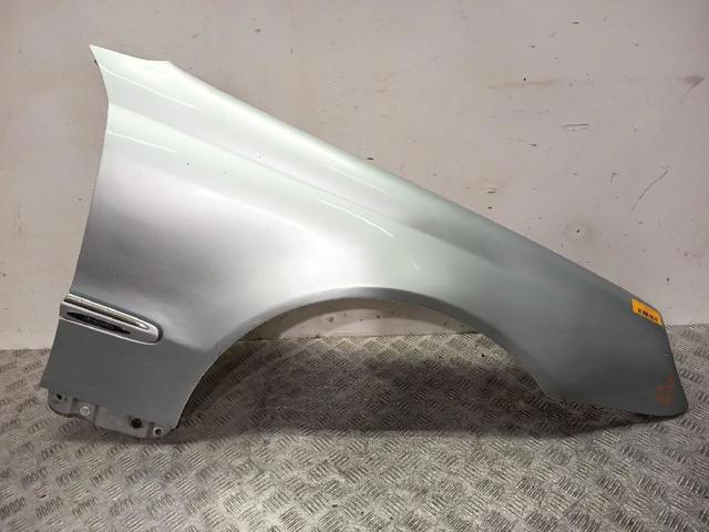 Błotnik przedni prawy 2098800418 MERCEDES