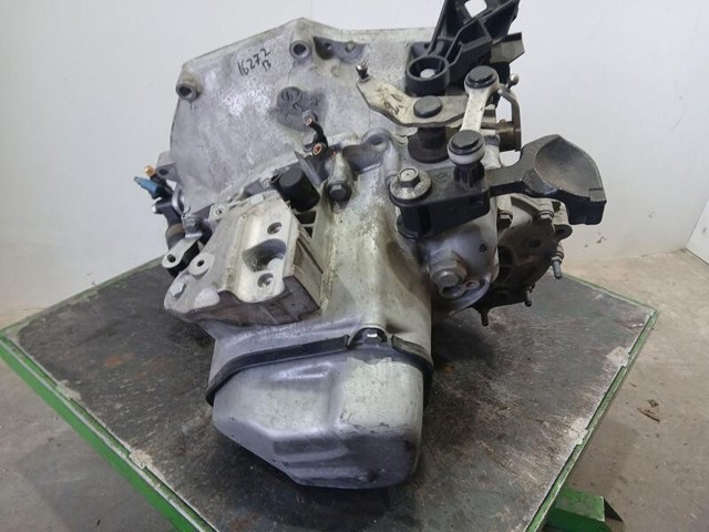 Mechaniczna skrzynia biegów w komplecie 20A701 PEUGEOT