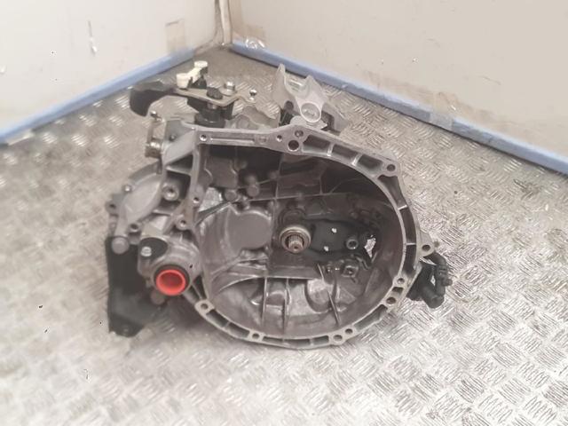Mechaniczna skrzynia biegów w komplecie 20A701 PEUGEOT