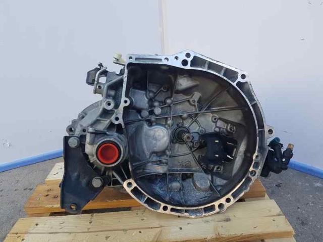 Mechaniczna skrzynia biegów w komplecie 20A701 PEUGEOT