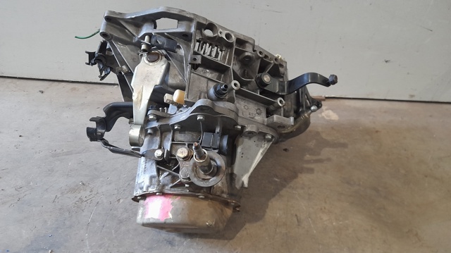 Mechaniczna skrzynia biegów w komplecie 20CH43 PEUGEOT
