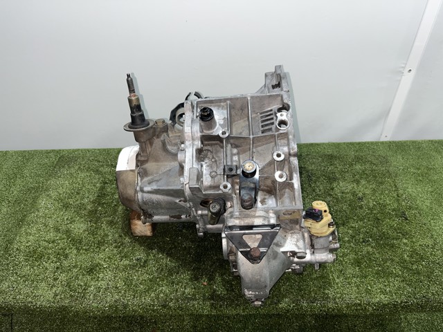 Mechaniczna skrzynia biegów w komplecie 20CH43 PEUGEOT