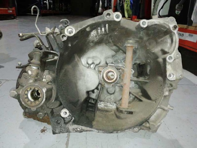 Mechaniczna skrzynia biegów w komplecie 20CL77 PEUGEOT
