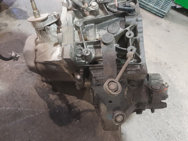 Mechaniczna skrzynia biegów w komplecie do Peugeot 206 2D