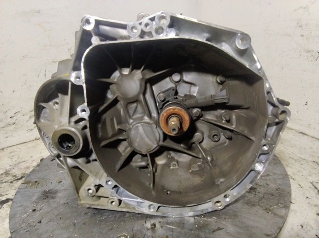 Mechaniczna skrzynia biegów w komplecie 20EA56 PEUGEOT