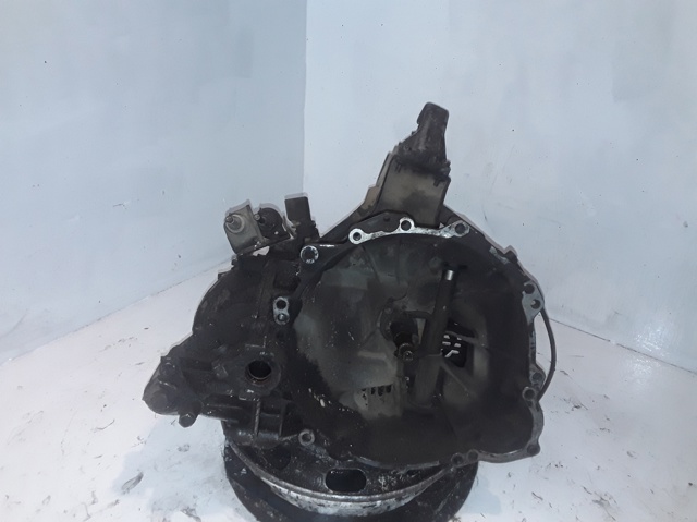Mechaniczna skrzynia biegów w komplecie 20KE04 PEUGEOT