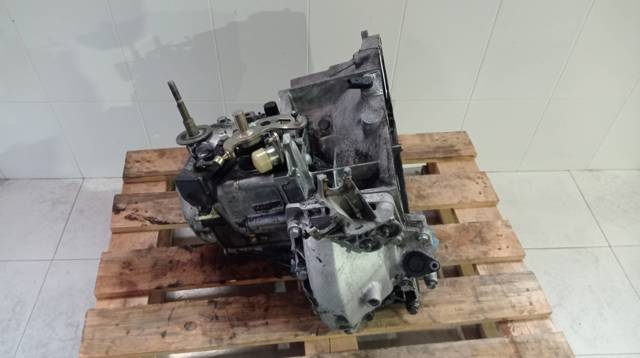 Mechaniczna skrzynia biegów w komplecie 20LM02 PEUGEOT