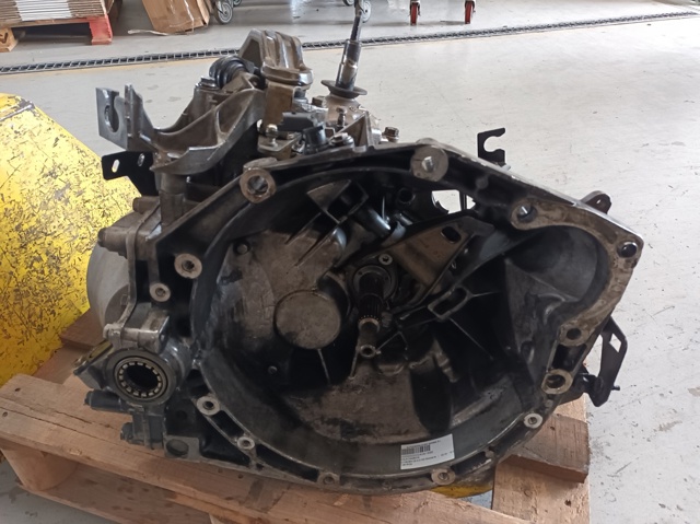 Mechaniczna skrzynia biegów w komplecie 20MB09 PEUGEOT