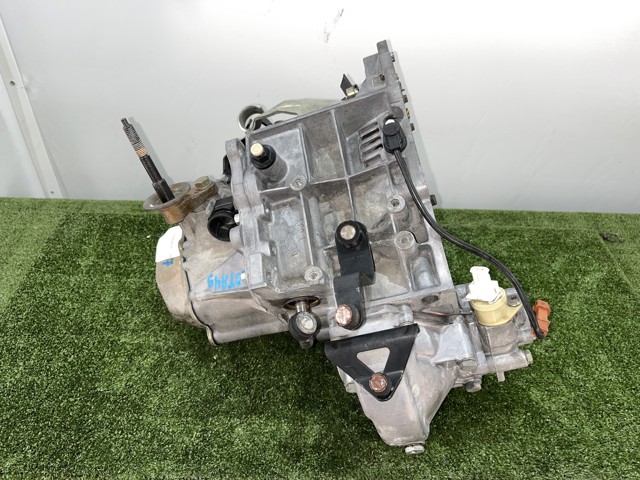Mechaniczna skrzynia biegów w komplecie 20TA49 PEUGEOT