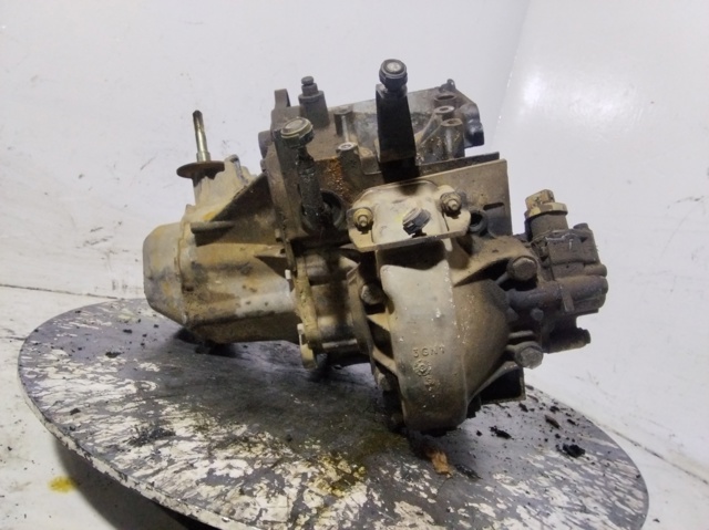 Mechaniczna skrzynia biegów w komplecie 20TA74 PEUGEOT
