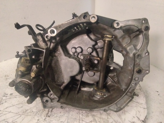 Mechaniczna skrzynia biegów w komplecie 20TA74 PEUGEOT