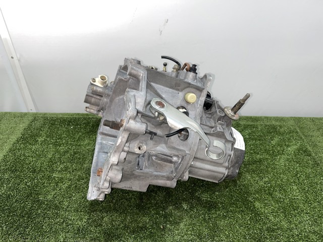 Mechaniczna skrzynia biegów w komplecie 20TA80 PEUGEOT