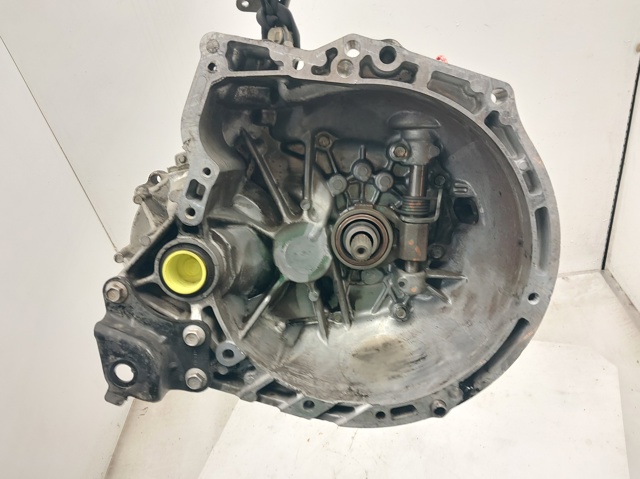 Mechaniczna skrzynia biegów w komplecie 20TT01 PEUGEOT