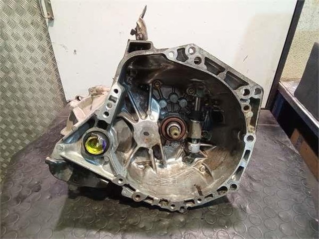Mechaniczna skrzynia biegów w komplecie 20TT01 PEUGEOT