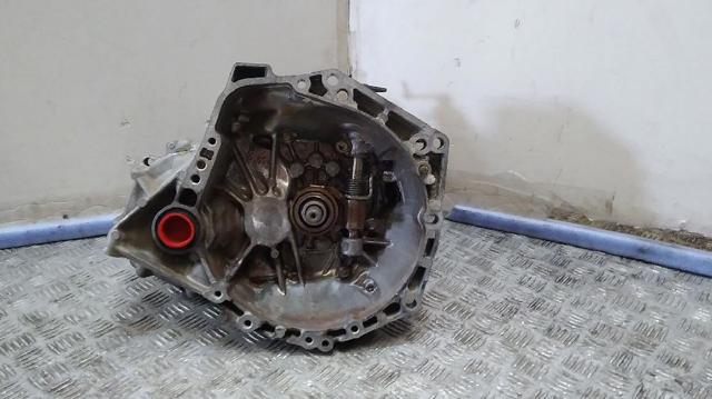Mechaniczna skrzynia biegów w komplecie 20TT01 PEUGEOT