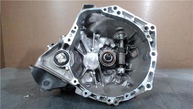 Mechaniczna skrzynia biegów w komplecie 20TT01 PEUGEOT