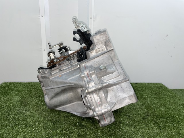 Mechaniczna skrzynia biegów w komplecie 20TT01 PEUGEOT