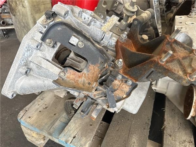 Mechaniczna skrzynia biegów w komplecie 20UM09 PEUGEOT