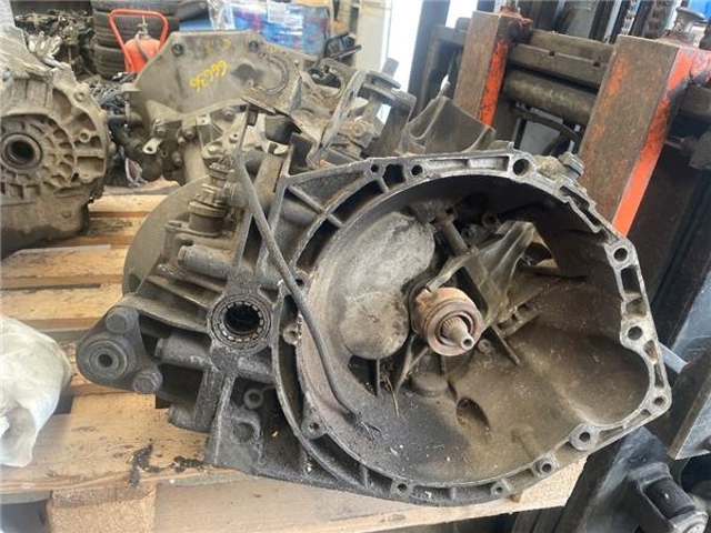 Mechaniczna skrzynia biegów w komplecie 20UM16 PEUGEOT