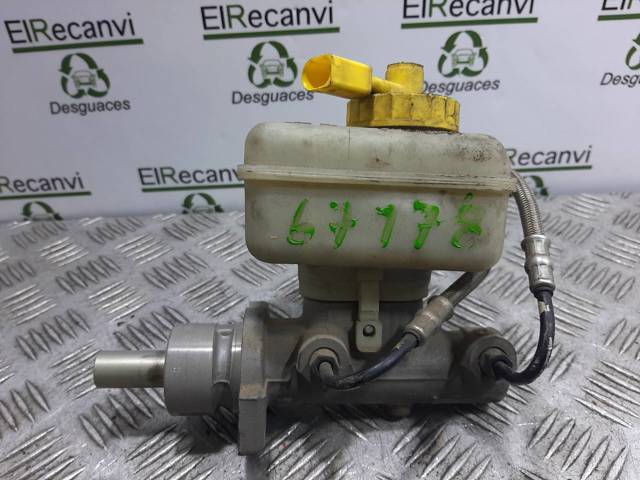 Główny cylinder hamulców 21027099 VAG