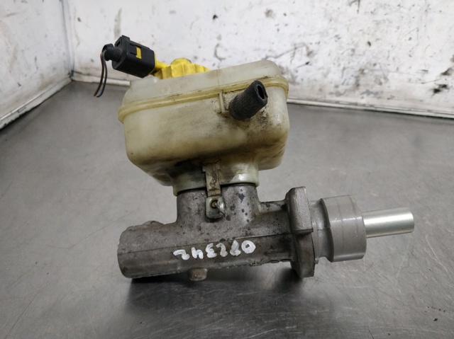 Główny cylinder hamulców 21027099 VAG