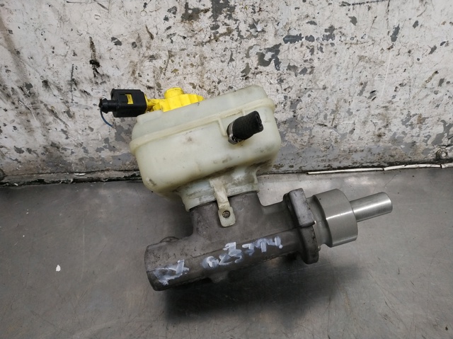 Główny cylinder hamulców 21027099 VAG