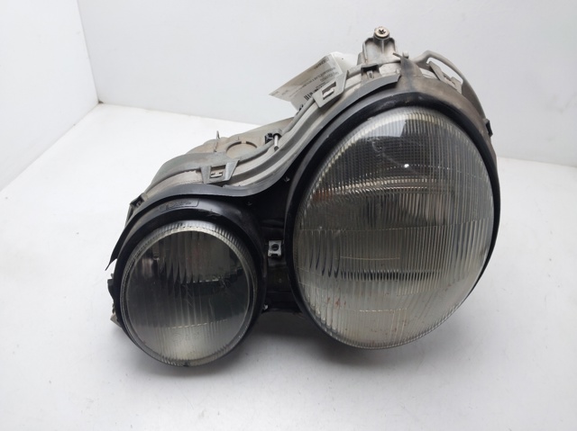 Reflektor lewy 2108200361 MERCEDES